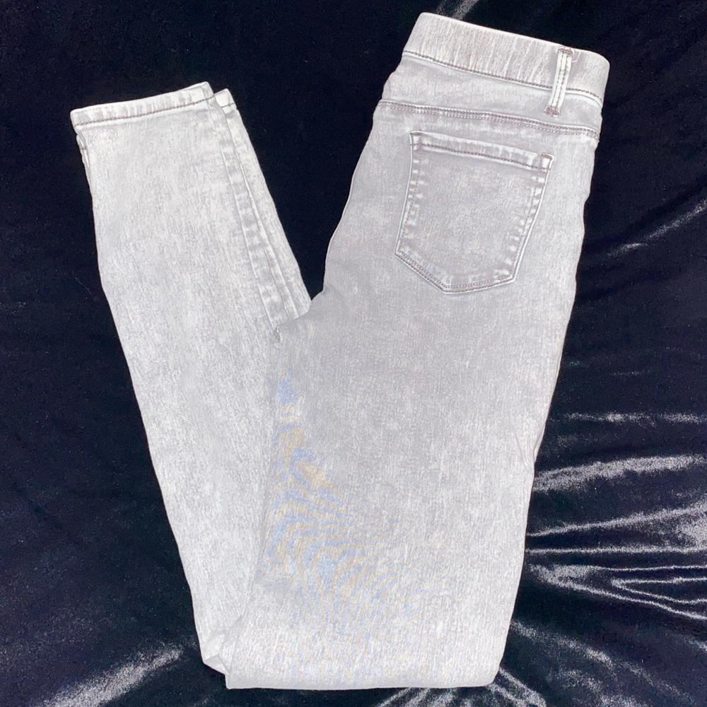 Girl’s grey jeggings